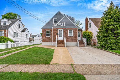 301 Merrifield Ave, Oceanside, NY, 11572-2913 | Card Image