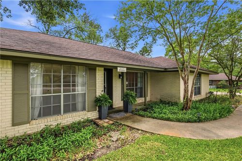 2003 Rockwood Dr, Bryan, TX, 77807-2712 | Card Image