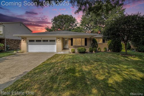 5587 Aster Dr, Troy, MI, 48085-3804 | Card Image