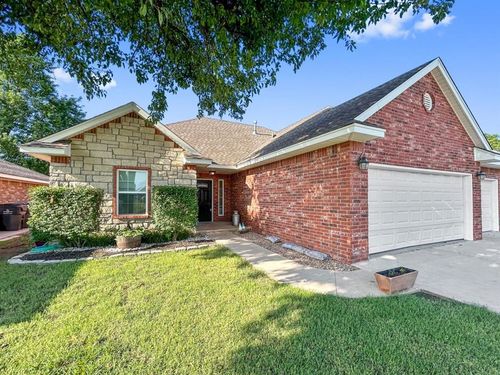 702 E Johnson St, Lexington, OK, 73051-8773 | Card Image