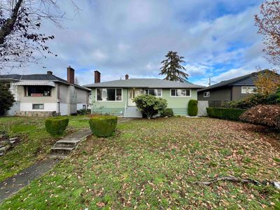 4547 Midlawn Dr, House other with 3 bedrooms, 2 bathrooms and 3 parking in Burnaby BC | Image 1