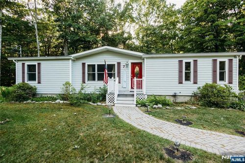 7 New Myrtle Dr, Montague, NJ, 07827-3048 | Card Image