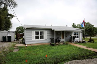 203 Collins Avenue, House other with 2 bedrooms, 1 bathrooms and null parking in Moberly MO | Image 2