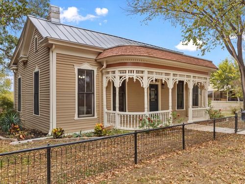 802 Main St, Bastrop, TX, 78602-3808 | Card Image
