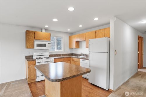 2-2609 W Marine View Dr, Everett, WA, 98201-3434 | Card Image