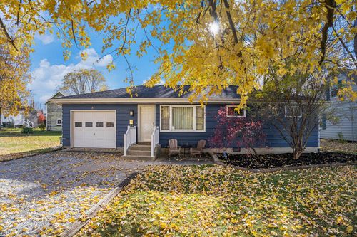 8 Poplar St, Three Oaks, MI, 49128-1044 | Card Image