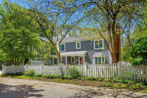 4 Crestwood Rd, Marblehead, MA, 01945-1215 | Card Image