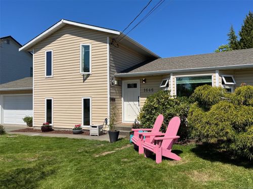 1646 Maquinna Ave, Comox, BC, V9M3L1 | Card Image
