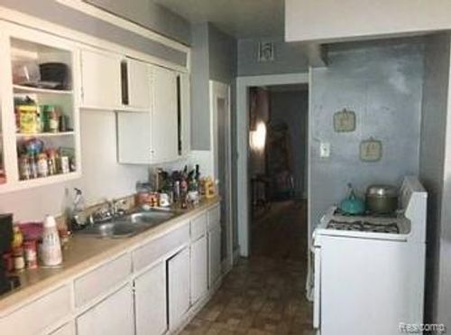 9392 Mendota St, Detroit, MI, 48204-2651 | Card Image