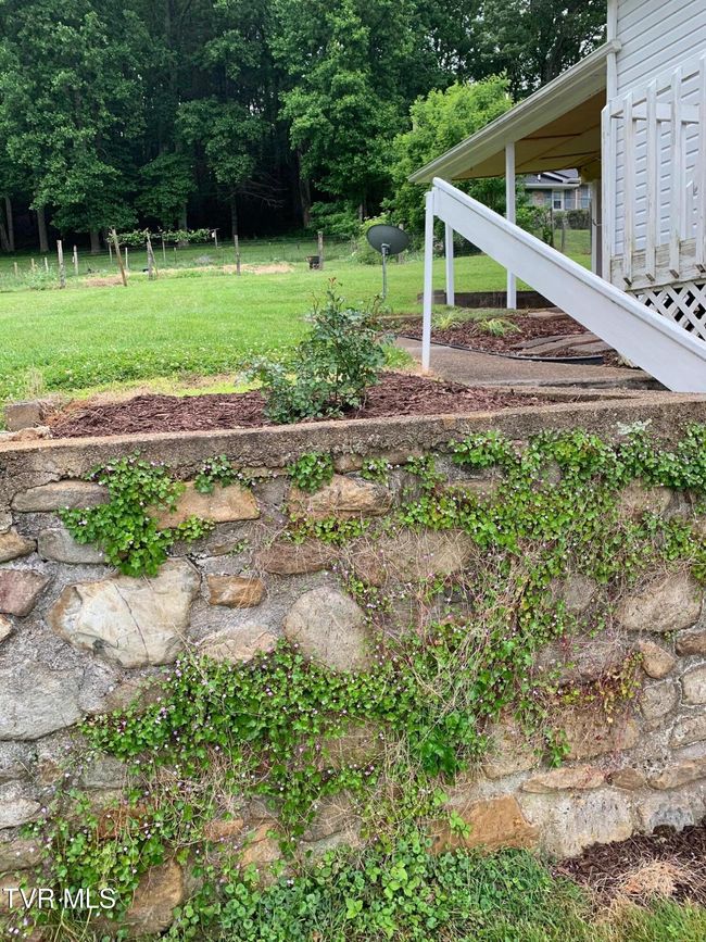626 N Mohawk Dr, House other with 2 bedrooms, 1 bathrooms and null parking in Erwin TN | Image 23