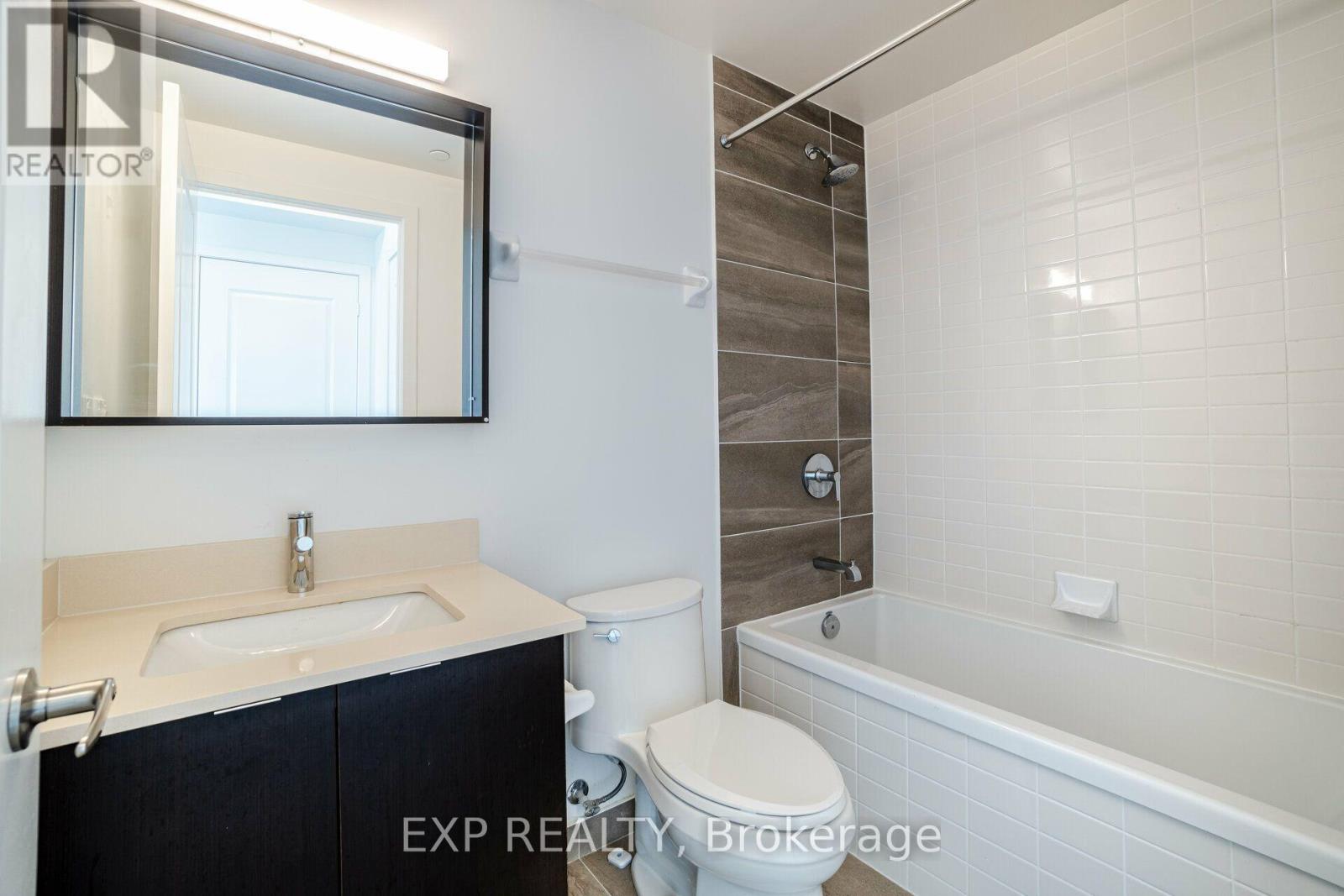 Residential in Mississauga (Central Erin Mills) 4