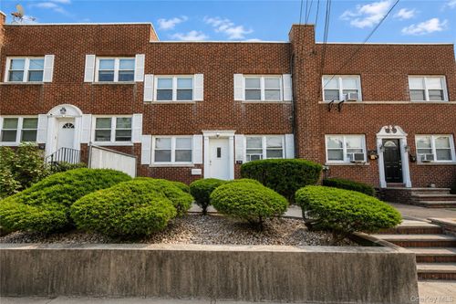 76 Dongan Ave, Staten Island, NY, 10314-3051 | Card Image