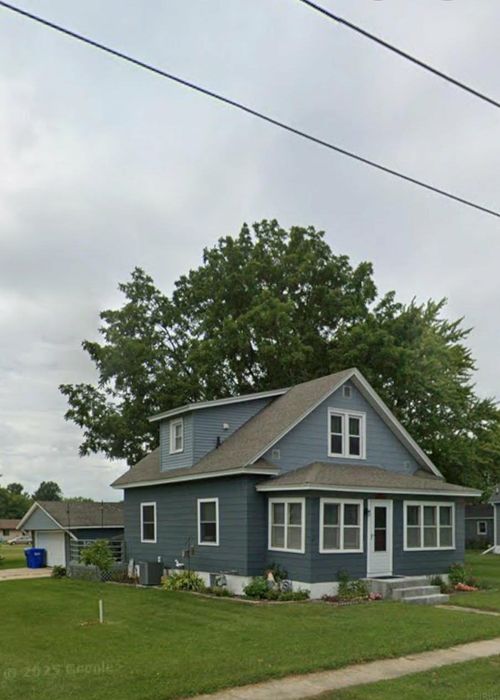 106 7th Ave Nw, Oelwein, IA, 50662 | Card Image