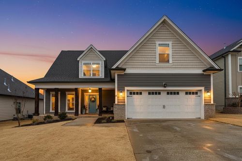 7458 White Pine Dr, Ooltewah, TN, 37363-3168 | Card Image