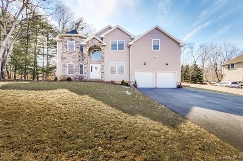 5 Fant Farm Ln, Suffern, NY, 10901-3617 | Card Image