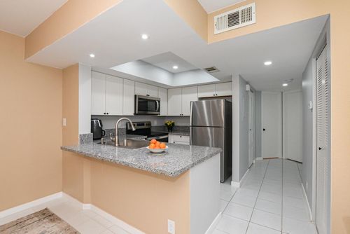 205-1530 Se Royal Green Cir, Port St Lucie, FL, 34952-4667 | Card Image