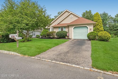 3 Strawberry Ln, Lakewood, NJ, 08701-5722 | Card Image