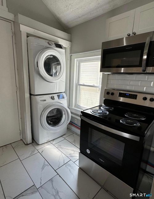 2nd-16 Vine St, New Haven, CT, 06519-5535 | Card Image