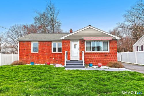 9 Forest St, East Haven, CT, 06512-3217 | Card Image