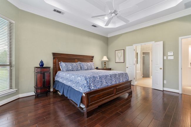 Double doors to the spa-like bath! | Image 16