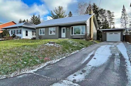 133 Hillview Rd, Aurora, ON, L4G2M6 | Card Image