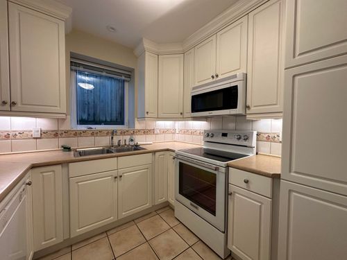 35X W 14th Avenue, Vancouver, BC, V5Y1X4 | Card Image