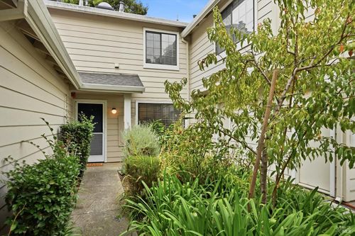 125 Golden Gate Circle, Napa, CA, 94558 | Card Image