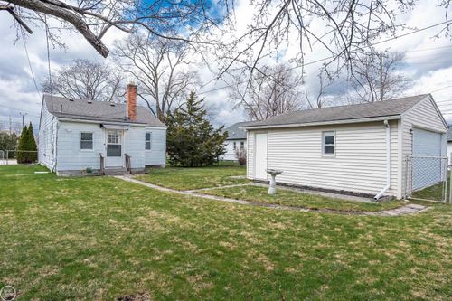 21 Logan St, Mount Clemens, MI, 48043-2127 | Card Image