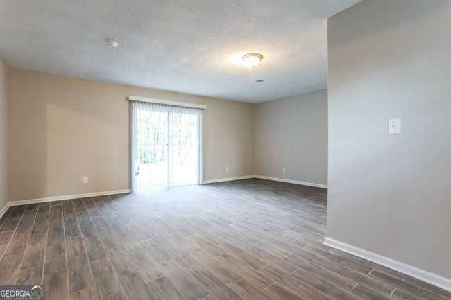 8621 Chestnut Ln, House other with 3 bedrooms, 2 bathrooms and null parking in Lithia Springs GA | Image 9