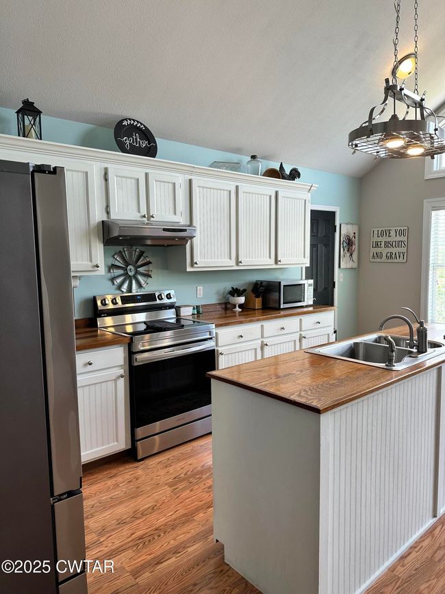 3050 Nance Bend Rd, House other with 2 bedrooms, 2 bathrooms and 4 parking in Clifton TN | Image 5