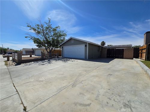 813 Victoria Ct, Ridgecrest, CA, 93555-4968 | Card Image
