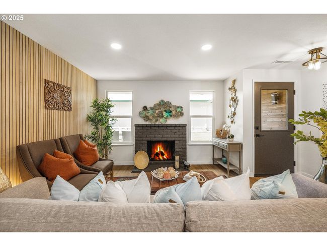 50 Nw 180 Th Ave, House other with 4 bedrooms, 2 bathrooms and 1 parking in Beaverton OR | Image 5