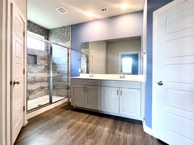 Primary Bathroom Downstairs | Image 14