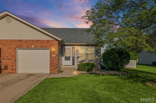 10929 Kentfield Dr, Lebanon, IL, 62254-2333 | Card Image