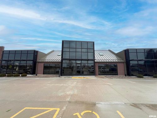 110-5123 Middle Rd, Bettendorf, IA, 52722-6059 | Card Image