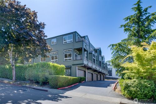 327 2nd Ave S, Kirkland, WA, 98033-6657 | Card Image