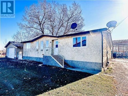 1921 21 St, Nanton, AB, T0L | Card Image