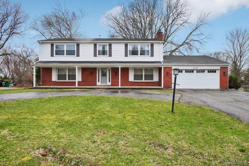 29729 Pipers Ln, Farmington Hills, MI, 48334-4884 | Card Image