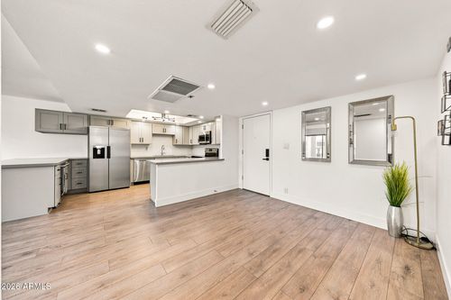604-7940 E Camelback Rd, Scottsdale, AZ, 85251-2616 | Card Image