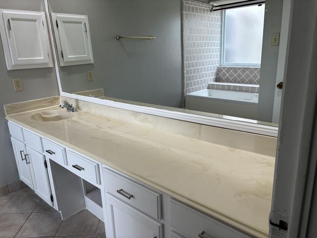 Main Bathroom | Image 13