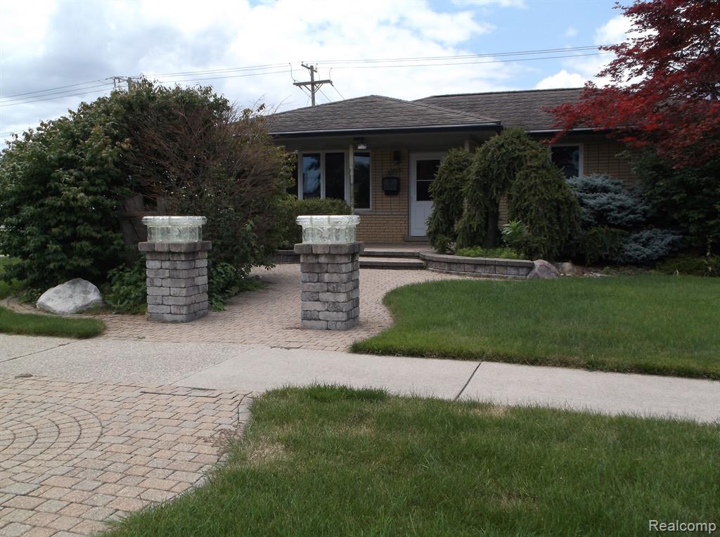 Cornelissen Dr, Sterling Heights, MI 48312