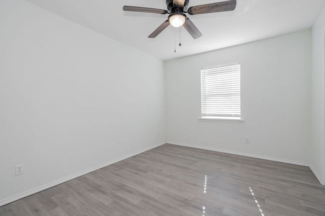 Unfurnished room with wood finished floors and ceiling fan | Image 17