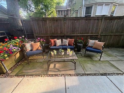 1w-1009 Greenleaf St, Evanston, IL, 60202-4228 | Card Image