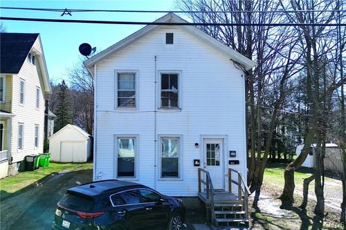 34 Pine St, Oneonta, NY, 13820-1923 | Card Image