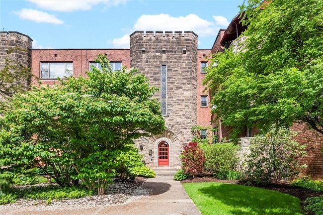 Beautifully landscaped, Royal Manor makes an impression the moment you approach. | Image 12