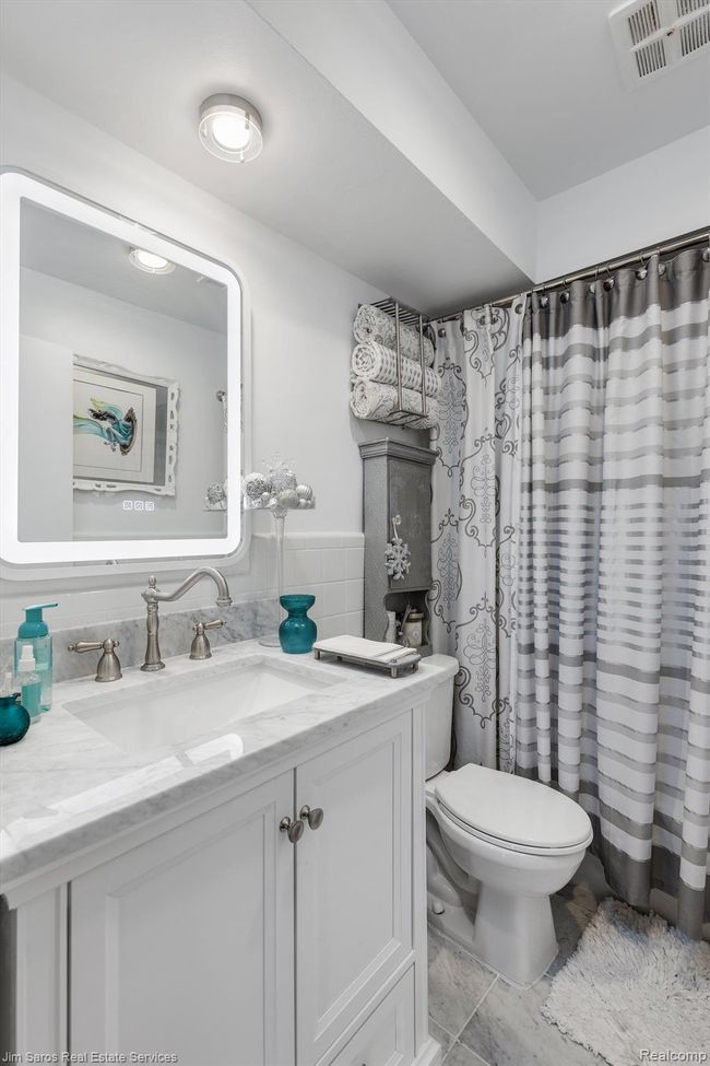 APT-10 - 1750 Vernier Rd, Condo with 2 bedrooms, 2 bathrooms and null parking in Grosse Pointe Woods MI | Image 13