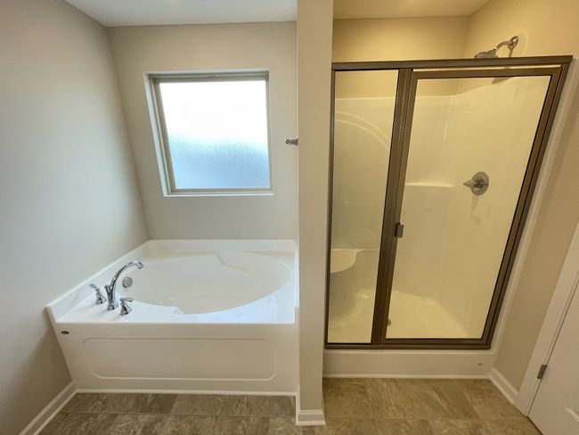 Glamour bath in primary bedroom | Image 13