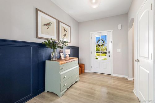 2056 Gambrel Ln, Howell, MI, 48843-5816 | Card Image