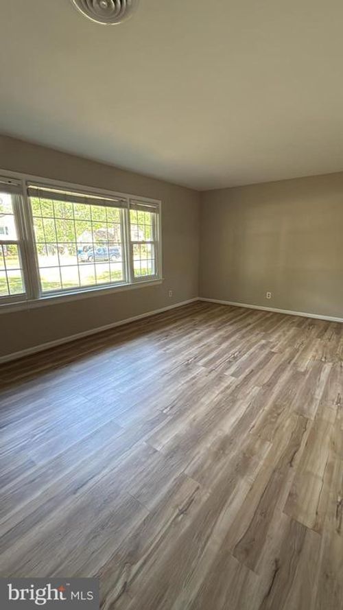 521 Laurel Ave, FREDERICKSBURG, VA, 22408-1580 | Card Image