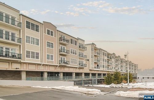 321 The Promenade, Edgewater, NJ, 07020-2115 | Card Image